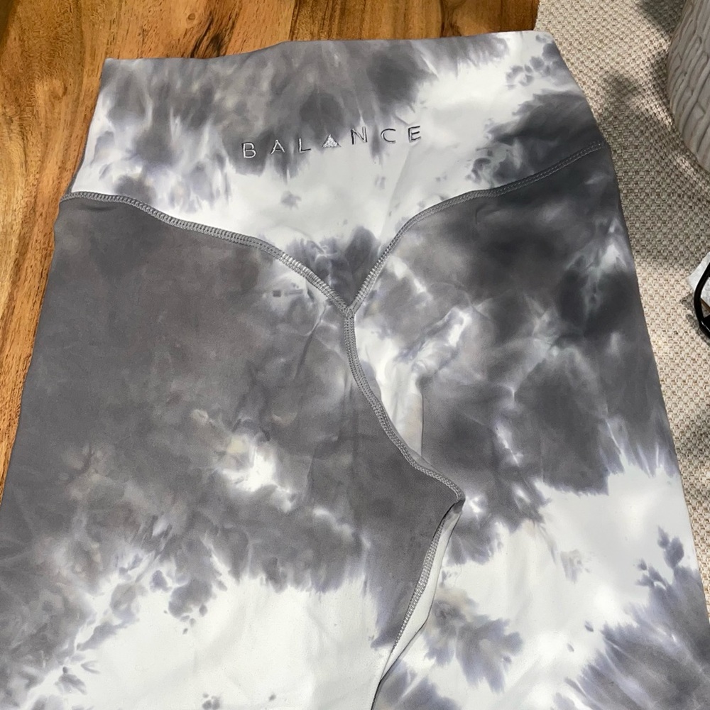 Balance athletica cloud cyclone leggings